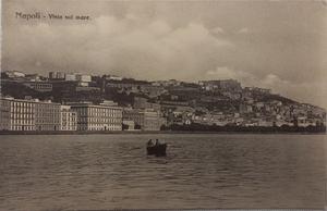Fotografía de "Napoli" desde el mar (golfo de Nápoles)