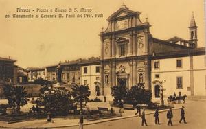 Fotografia Marco con el monumento al general