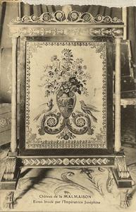 Château de la Malmaison - Ecran brodé par l'Impératrice Joséphine