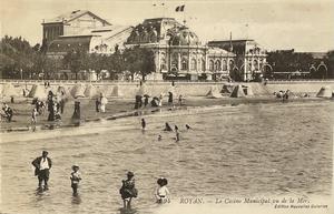 Royan- Le Casino Municipal vu de la Mer