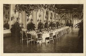 Schloss Schönbrunn: Mesa de la corte